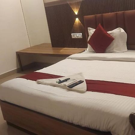 Capital O 69831 Hotel Mount Heera Csennai Kültér fotó