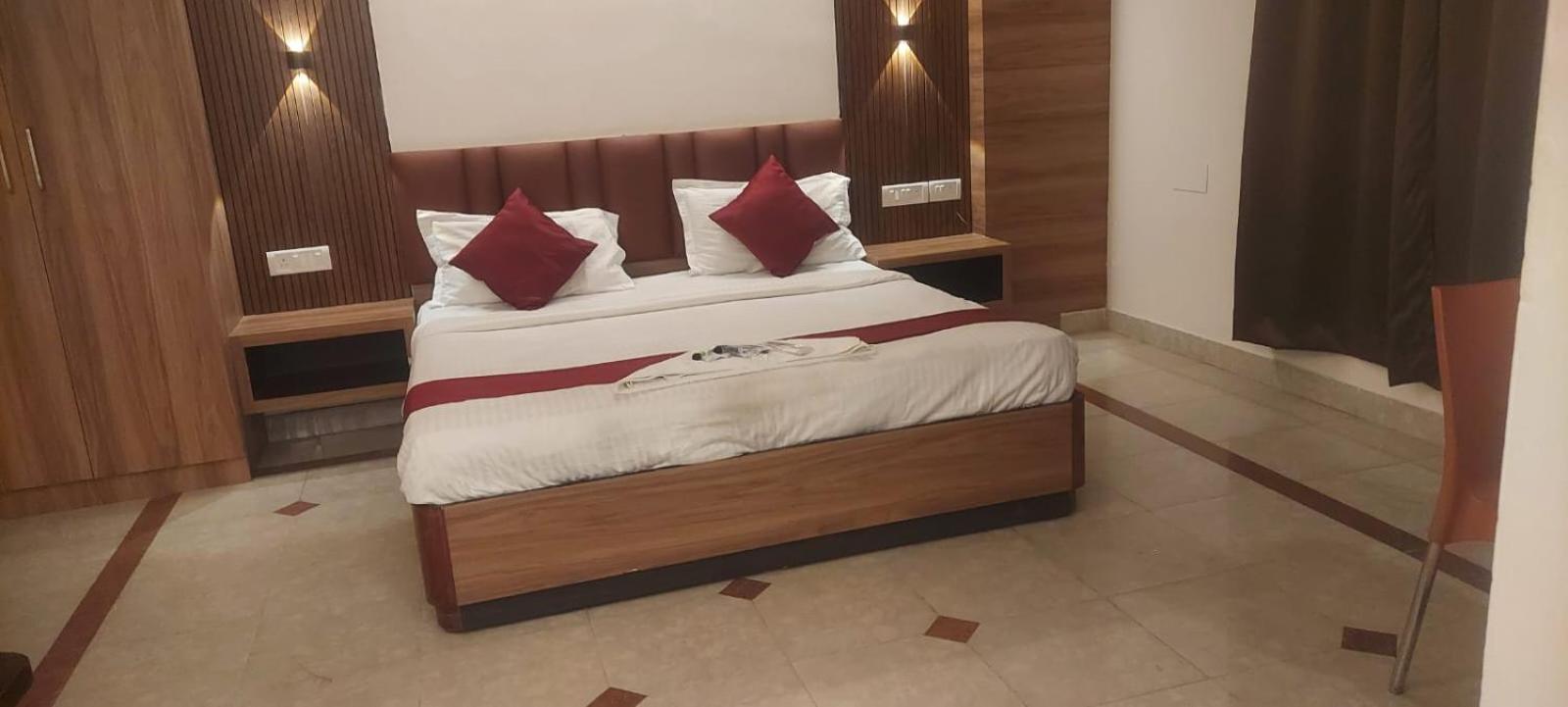 Capital O 69831 Hotel Mount Heera Csennai Kültér fotó