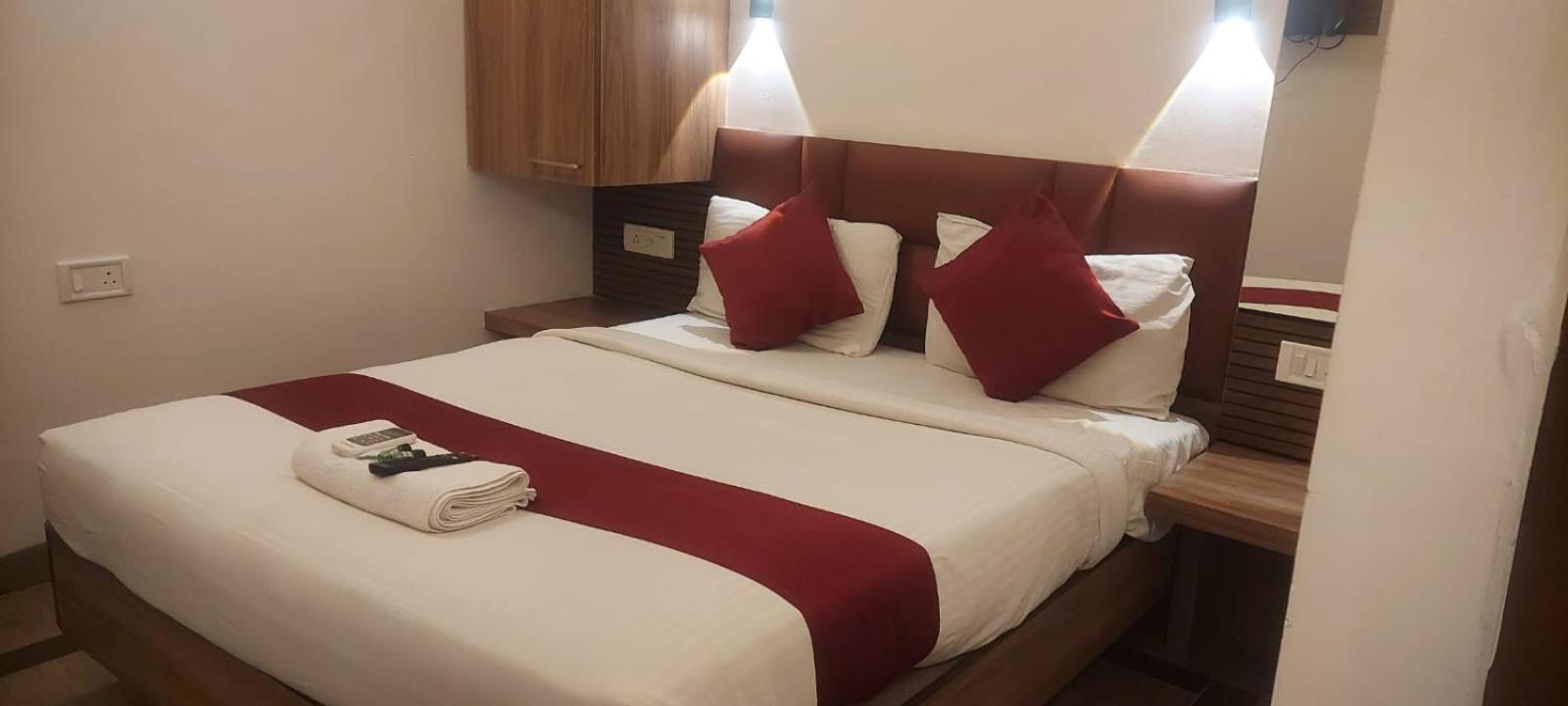 Capital O 69831 Hotel Mount Heera Csennai Kültér fotó