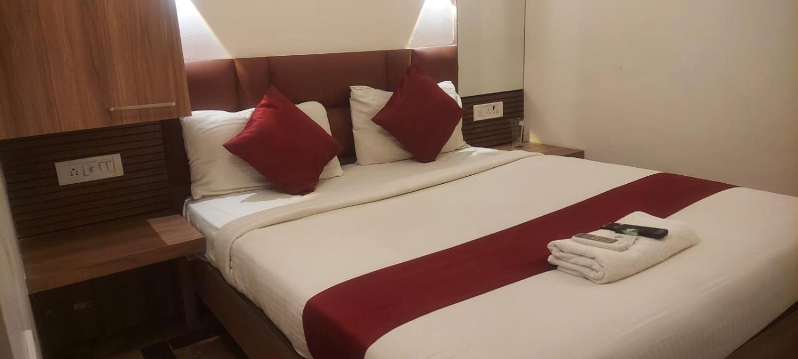Capital O 69831 Hotel Mount Heera Csennai Kültér fotó