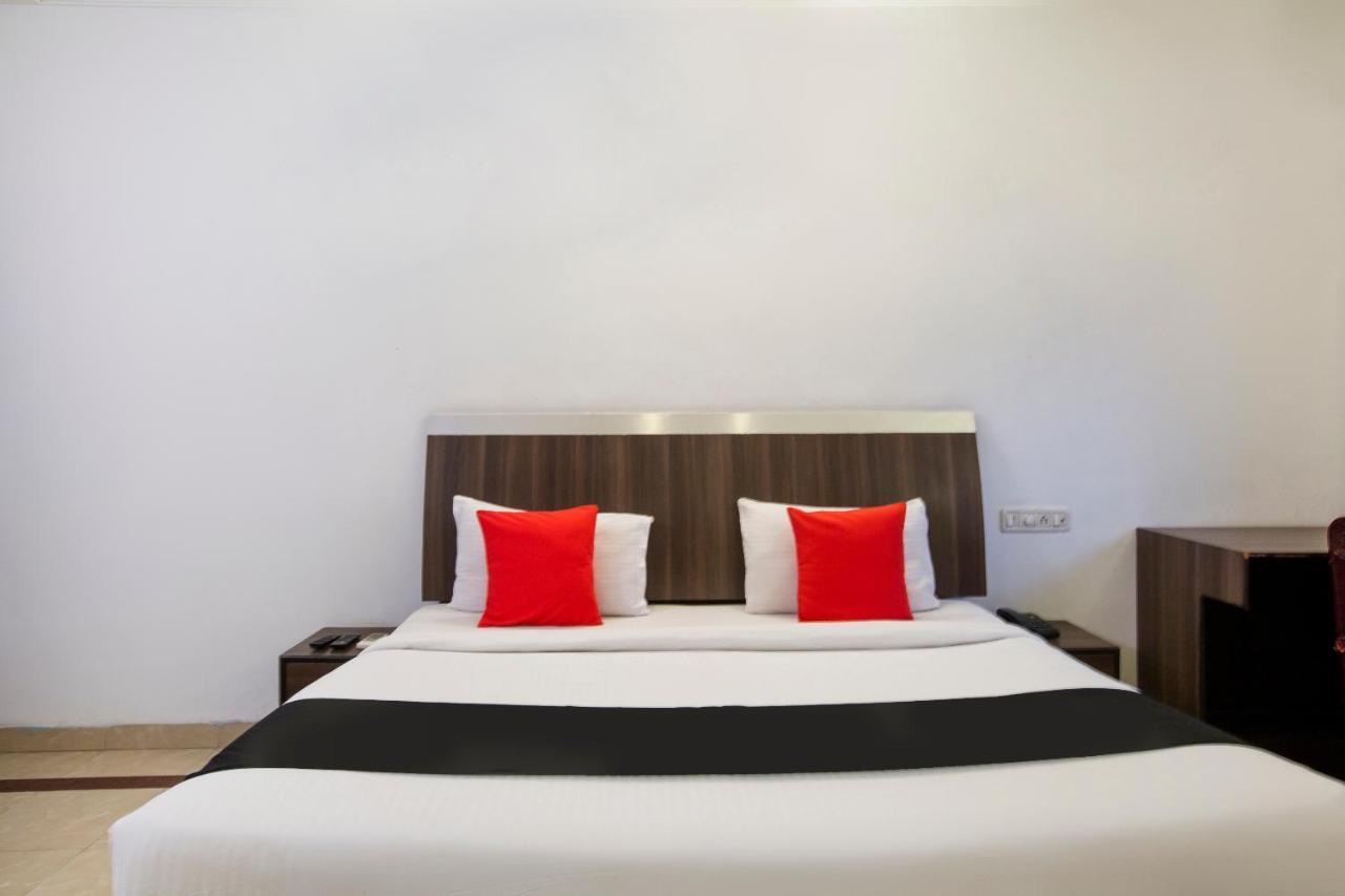 Capital O 69831 Hotel Mount Heera Csennai Kültér fotó
